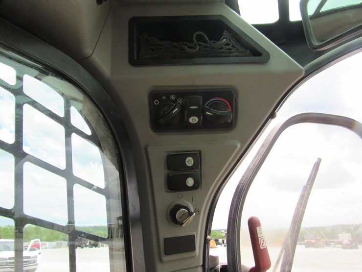 caterpillar-262d-image-11