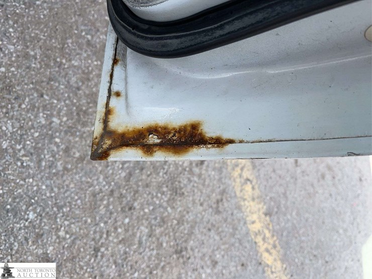 2011-ford-cargo-image-31