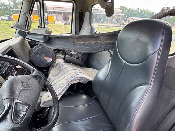 2010-international-4300-image-12