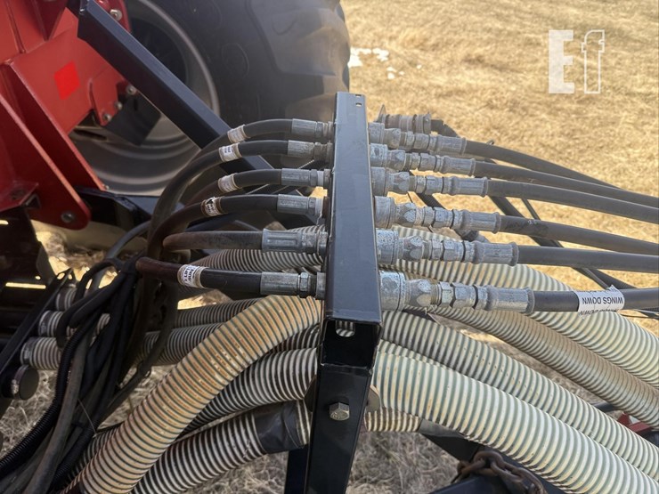 2011-case-ih-3430-image-32