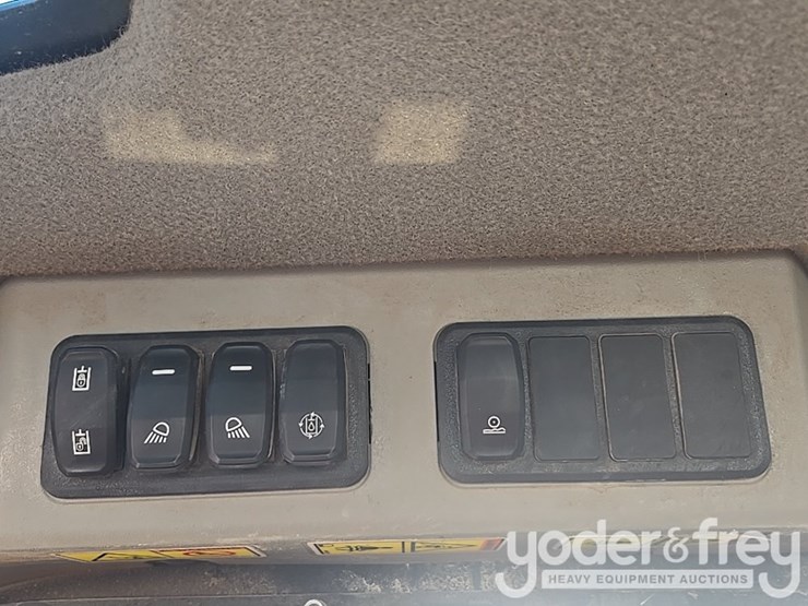 2021-caterpillar-289d3-image-93