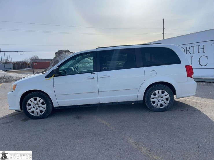 2014-dodge-grand-caravan-sxt-image-8