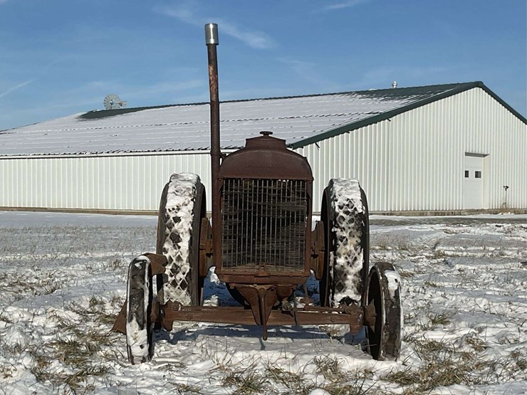 fordson-with-hard-rubber-tires-image-2