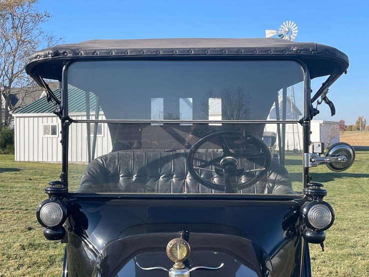 1917-model-t-touring-image-13