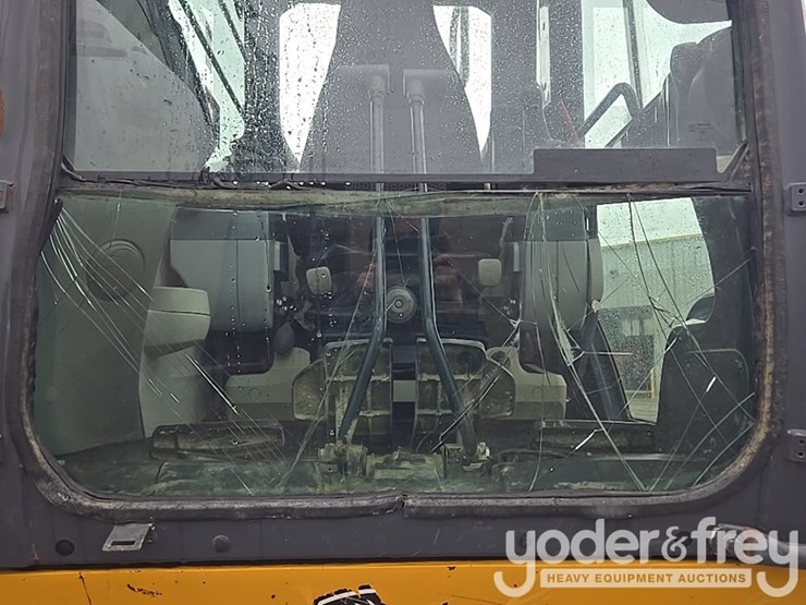 2017-deere-210g-lc-image-114