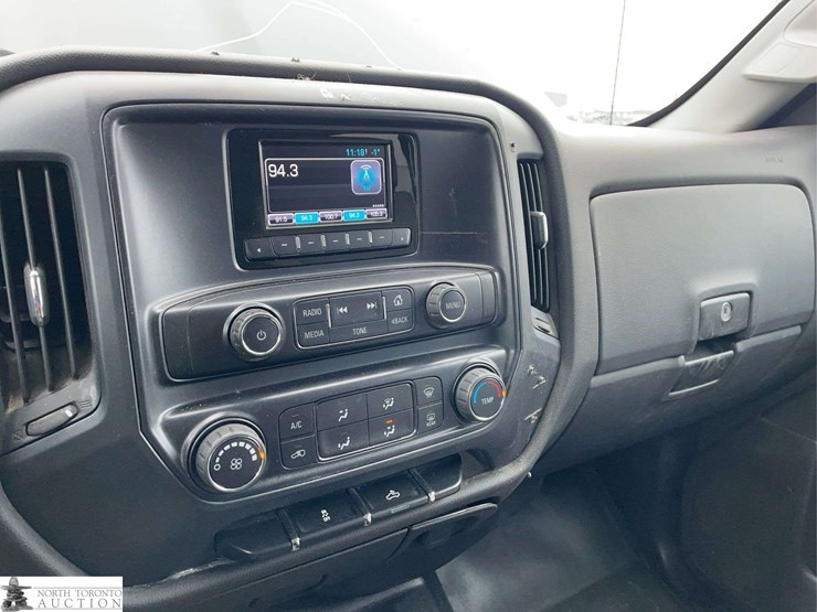 2015-chevrolet-silverado-2500hd-image-13