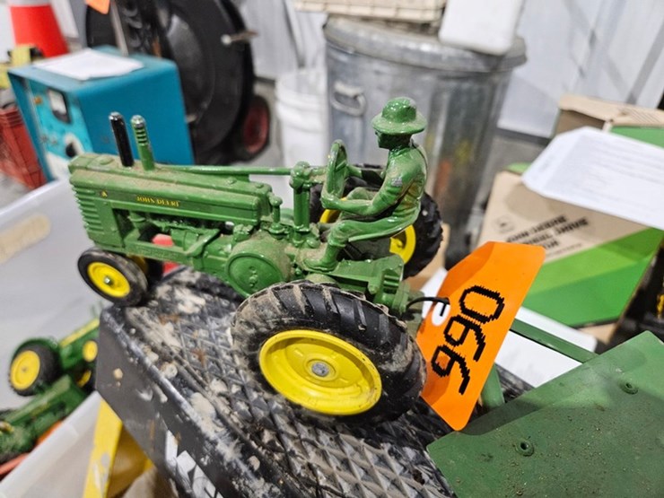 #990-•-john-deere-model-a-1/16-die-cast-toy-tractor-image-3