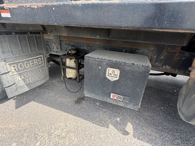 2020-freightliner-m2-106-image-19