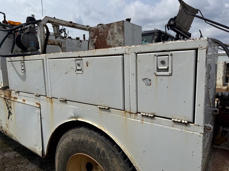 #31721-•-1989-mack-r690t-single-axle-fuel-truck-image-21