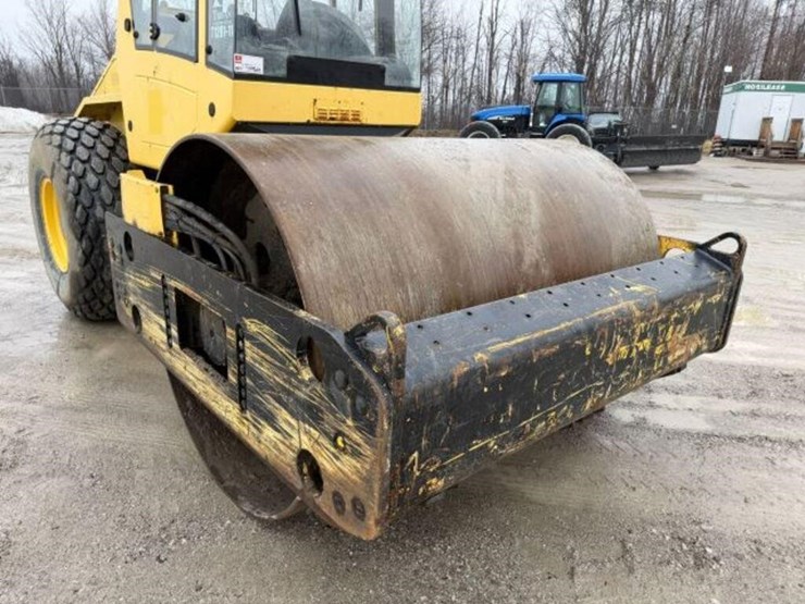 2011-bomag-bw211d-40-image-28