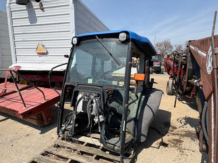 new-holland-t4040-image-3