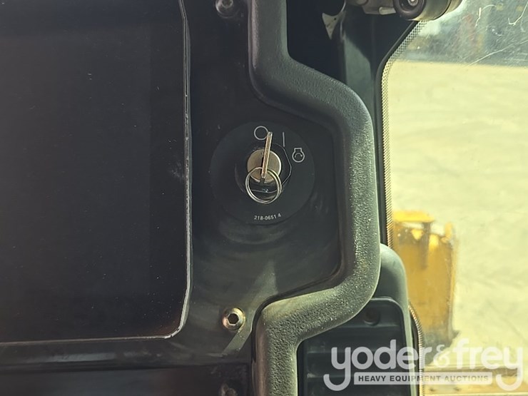 2021-caterpillar-d1-image-73