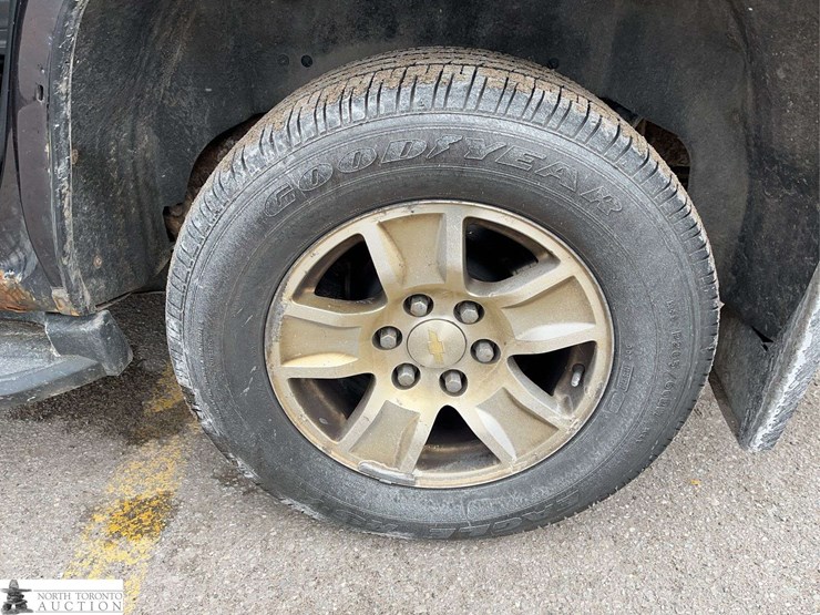 2017-chevrolet-tahoe-image-22