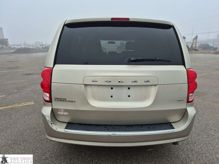 2015-dodge-grand-caravan-sxt-image-6