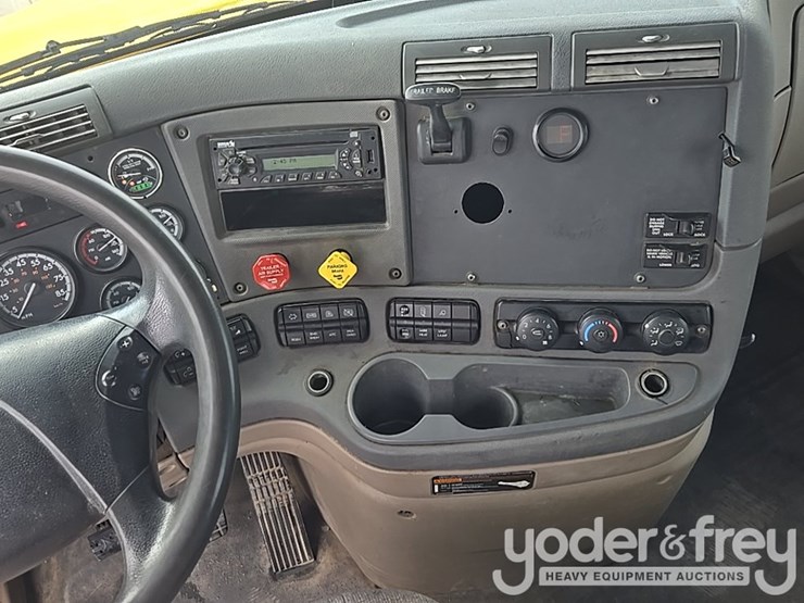 2012-freightliner-cascadia-125-image-95