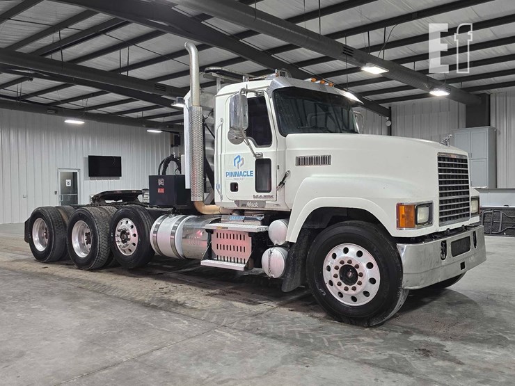 2017-mack-pinnacle-chu613-image-2