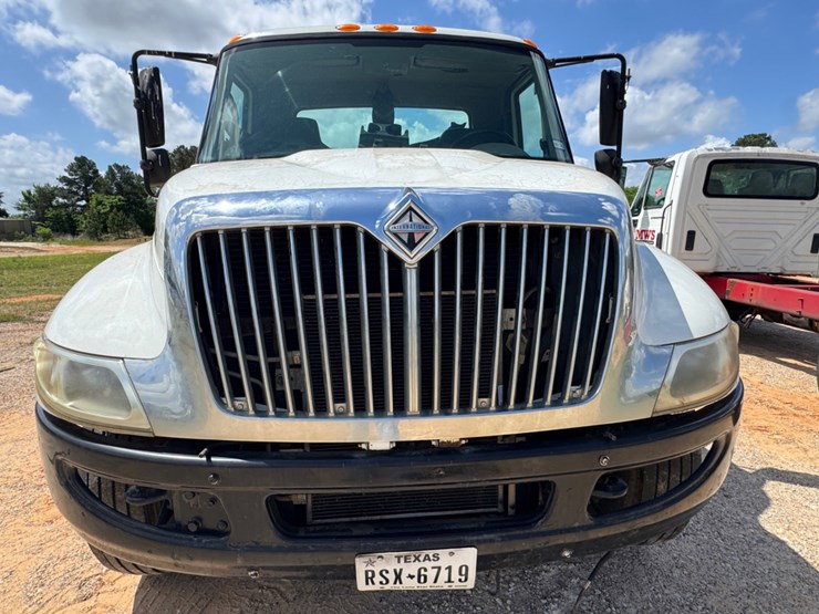 2010-international-4300-image-3