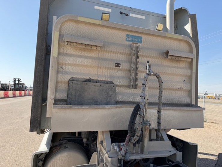 2011-peterbilt-386-image-9