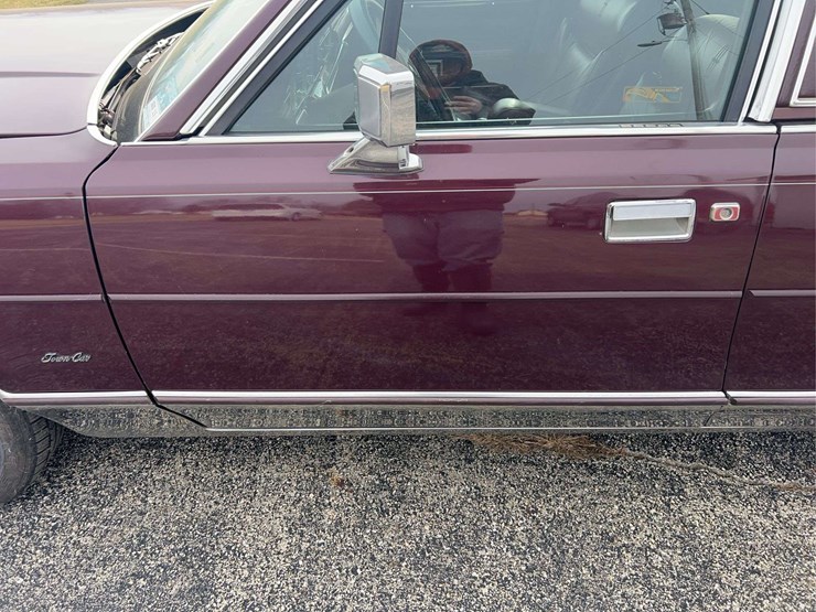 1989-lincoln-town-car-image-21