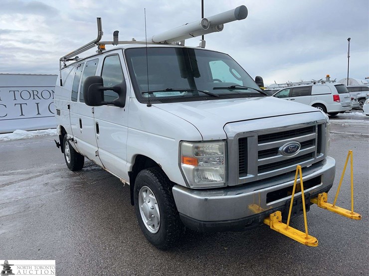 2010-ford-cargo-image-3