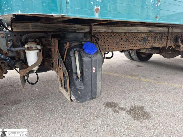 2016-isuzu-nqr-image-19