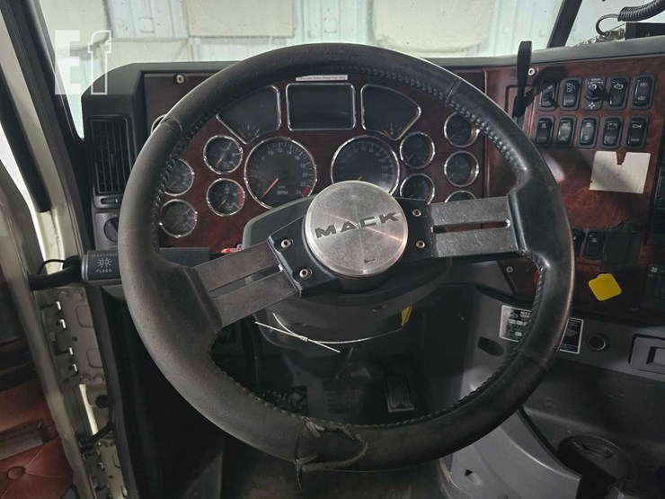 2017-mack-pinnacle-chu613-image-10