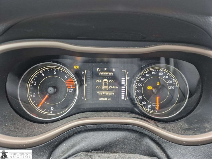 2016-jeep-cherokee-image-12