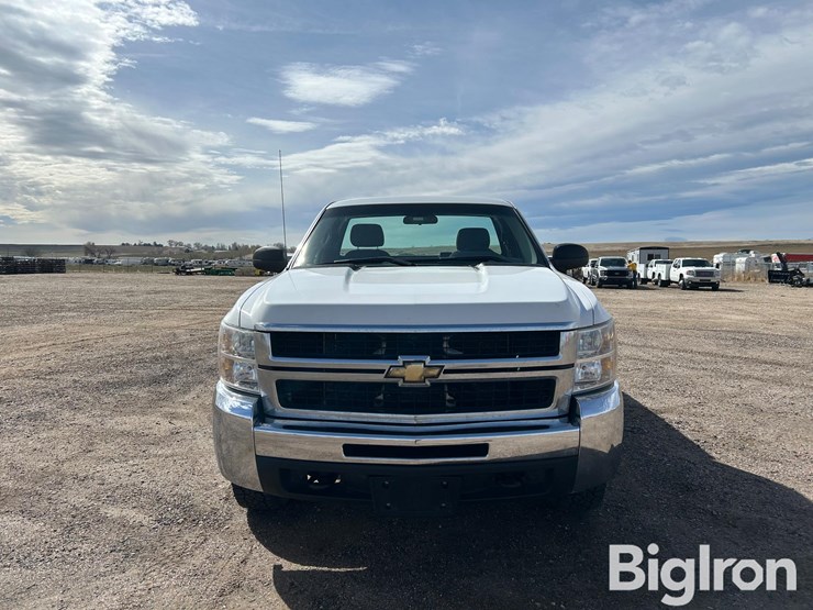 2010-chevrolet-silverado-2500-image-2