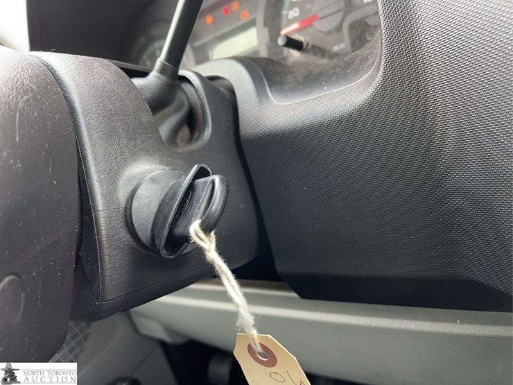 2010-ford-cargo-image-14