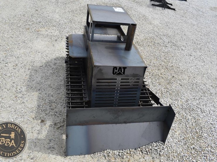 caterpillar-dozer-lawn-ornament-42929-image-5