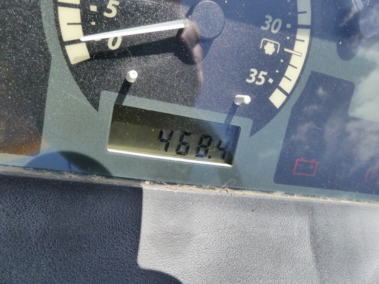 2014-john-deere-1025r-image-13