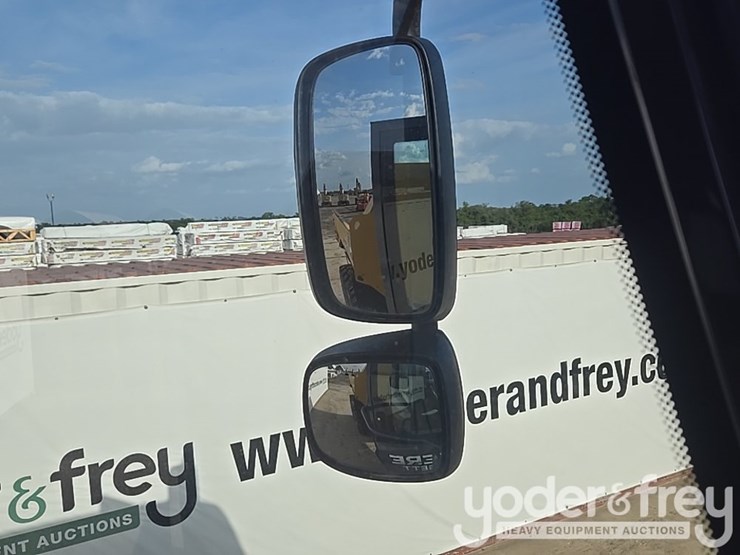 2022-deere-260e-image-112