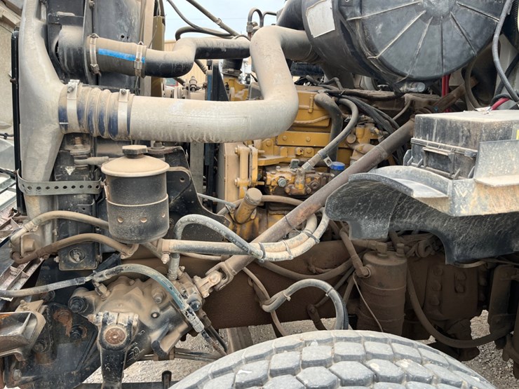 2002-sterling-lt9500-image-10