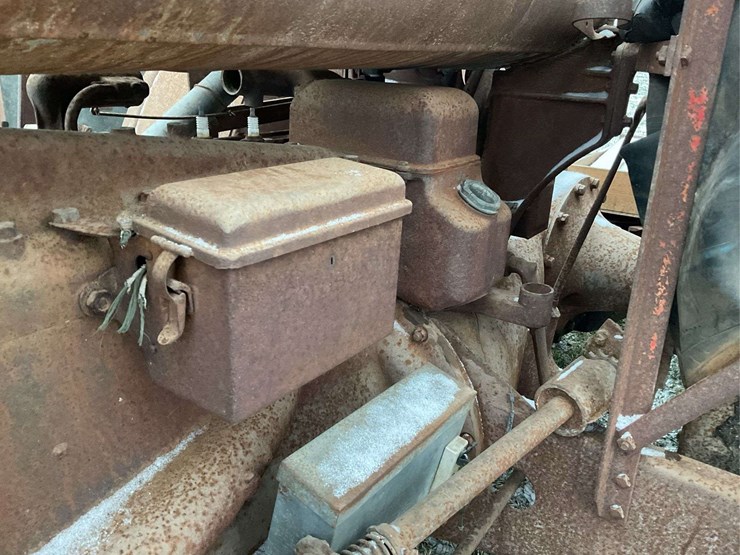 fordson-with-mounted-gleaner-combine-image-21