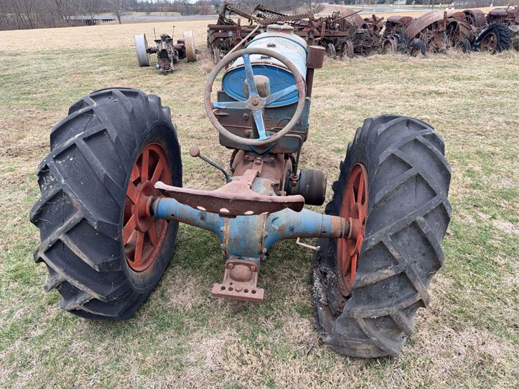 fordson-all-around-england-tractor-image-23