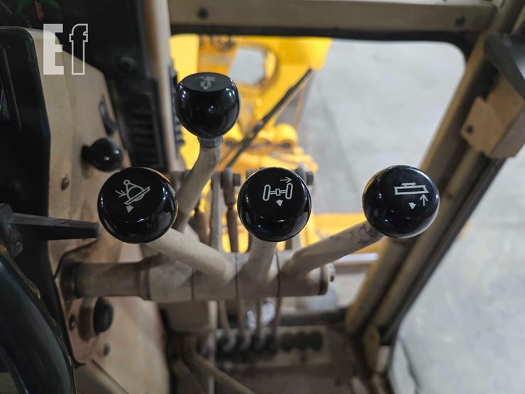 2004-caterpillar-120h-image-18