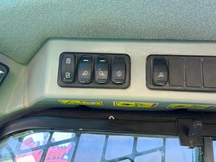 2023-caterpillar-259d3-image-23