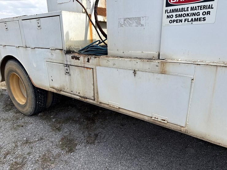 #31721-•-1989-mack-r690t-single-axle-fuel-truck-image-38