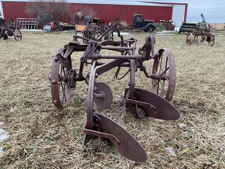 two-bottom-oliver-plow-image-4