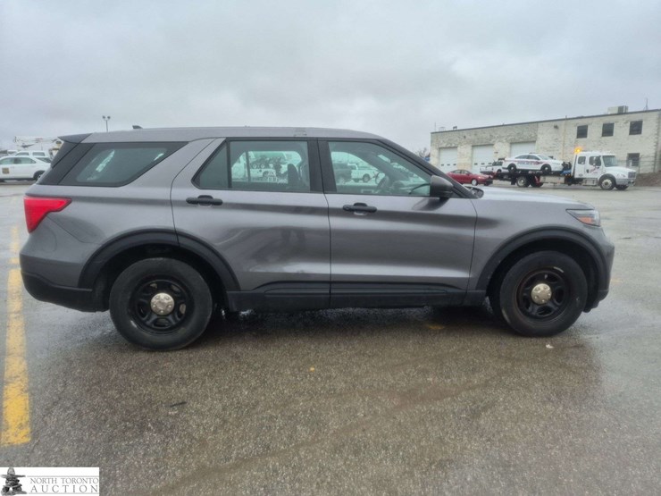 2020-ford-explorer-image-4
