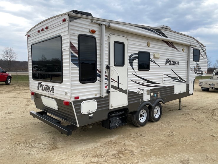 #201-•-2014-palomino-puma-253-fbs-27'-fifth-wheel-camper-(has-wi-title)-image-3