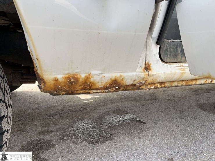 2011-ford-cargo-image-30