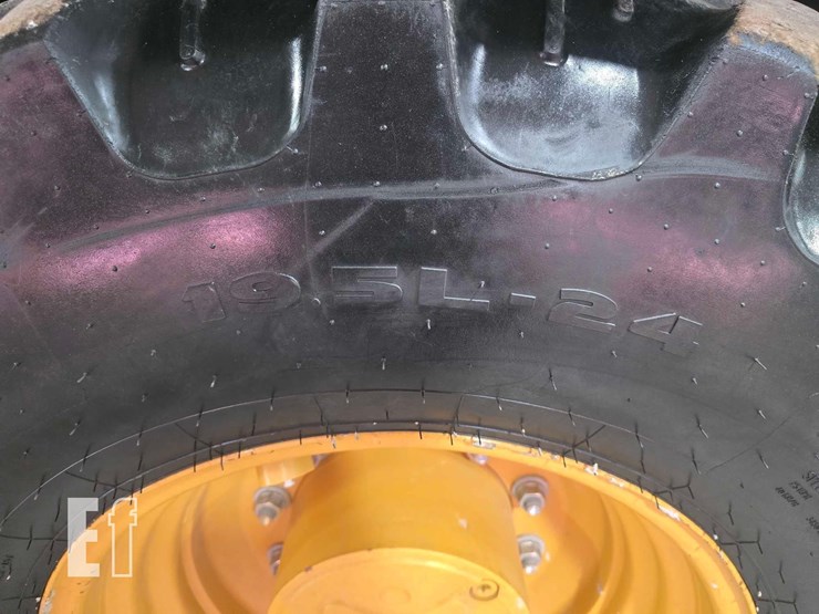 2021-caterpillar-416-image-34