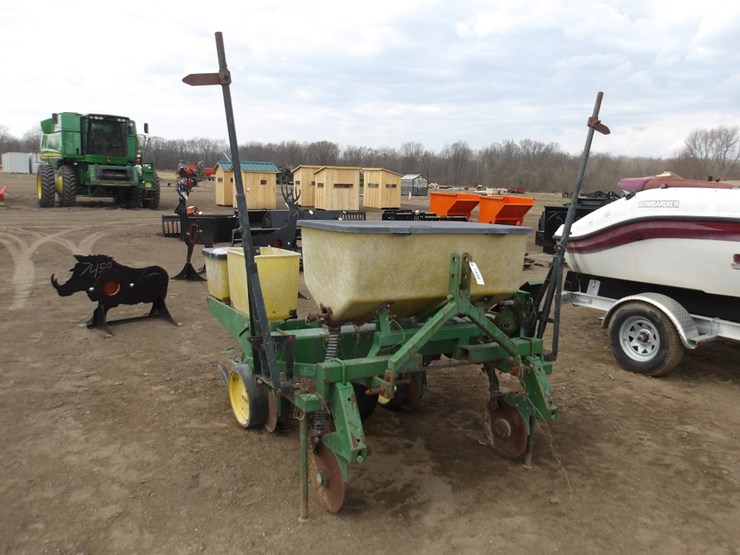 #7426-•-3pt-2-row-john-deere-planter-image-20