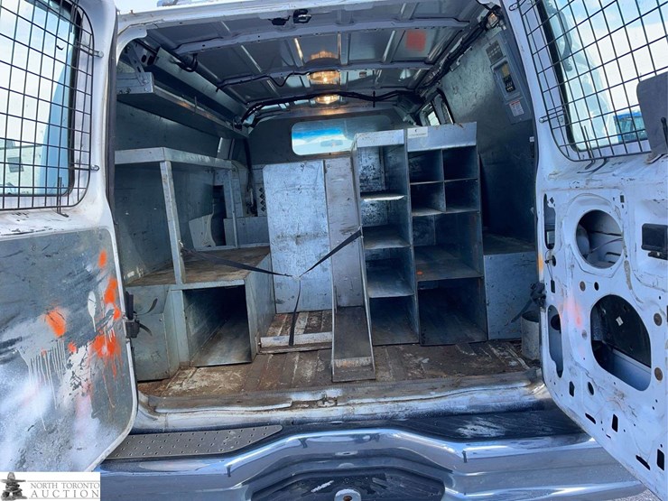 2011-ford-cargo-image-17