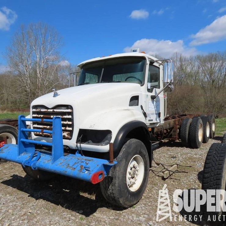 (x) (6-7) 2003 MACK CV713 3-Axle Cab & Chassis, VI...