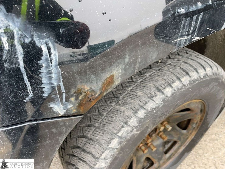 2017-chevrolet-tahoe-image-28