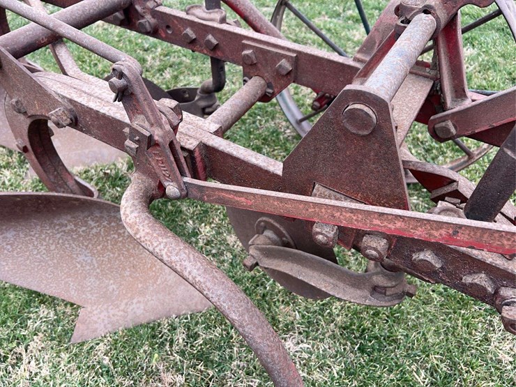 oliver-no.-100-plow-image-18