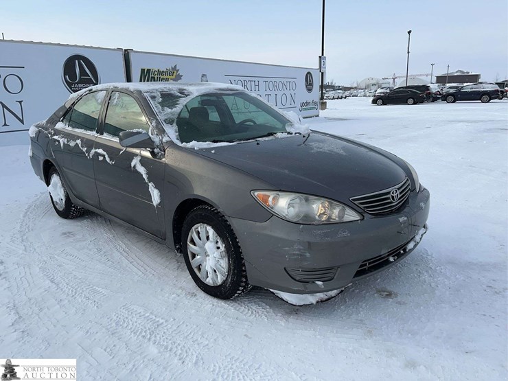 non-operable-2005-toyota-camry-4dr-sedan-image-3