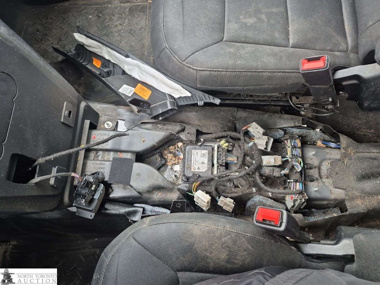 2020-ford-explorer-image-21